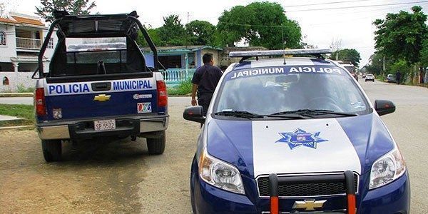 POLICÍAS MUNICIPALES DETIENEN A PAR DE LADRONES EN LA COLONIA FORJADORES