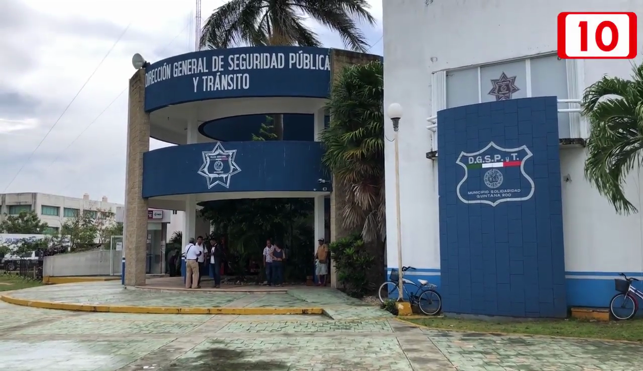 Tensa calma en cuartel policiaco de Playa del Carmen