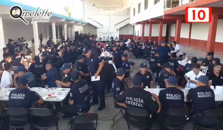 CELEBRAN A POLICIAS Y CAMBIAN OFICINAS