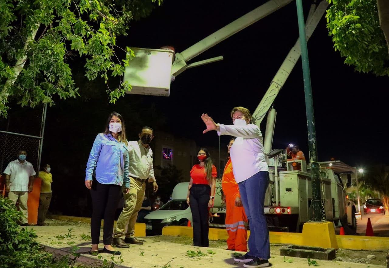 Avanza rehabilitación de luminarias en Villas del Sol y en Puerto Maya