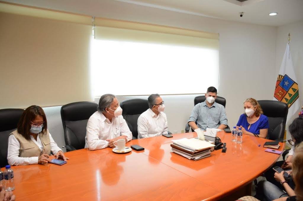 Representantes de los gobiernos federal y estatal brindan atención a la familia de Victoria Salazar