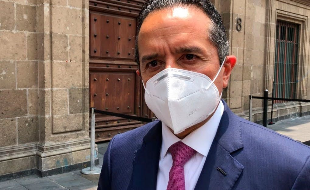 12 En Palacio Nacional, en Ciudad de México, el gobernador de Quintana Roo Carlos Joaquín declaró que en la entidad se han reforzado los protocolos sanitarios y las medidas preventivas contra Covid-19 para que el turismode mayo de 2021