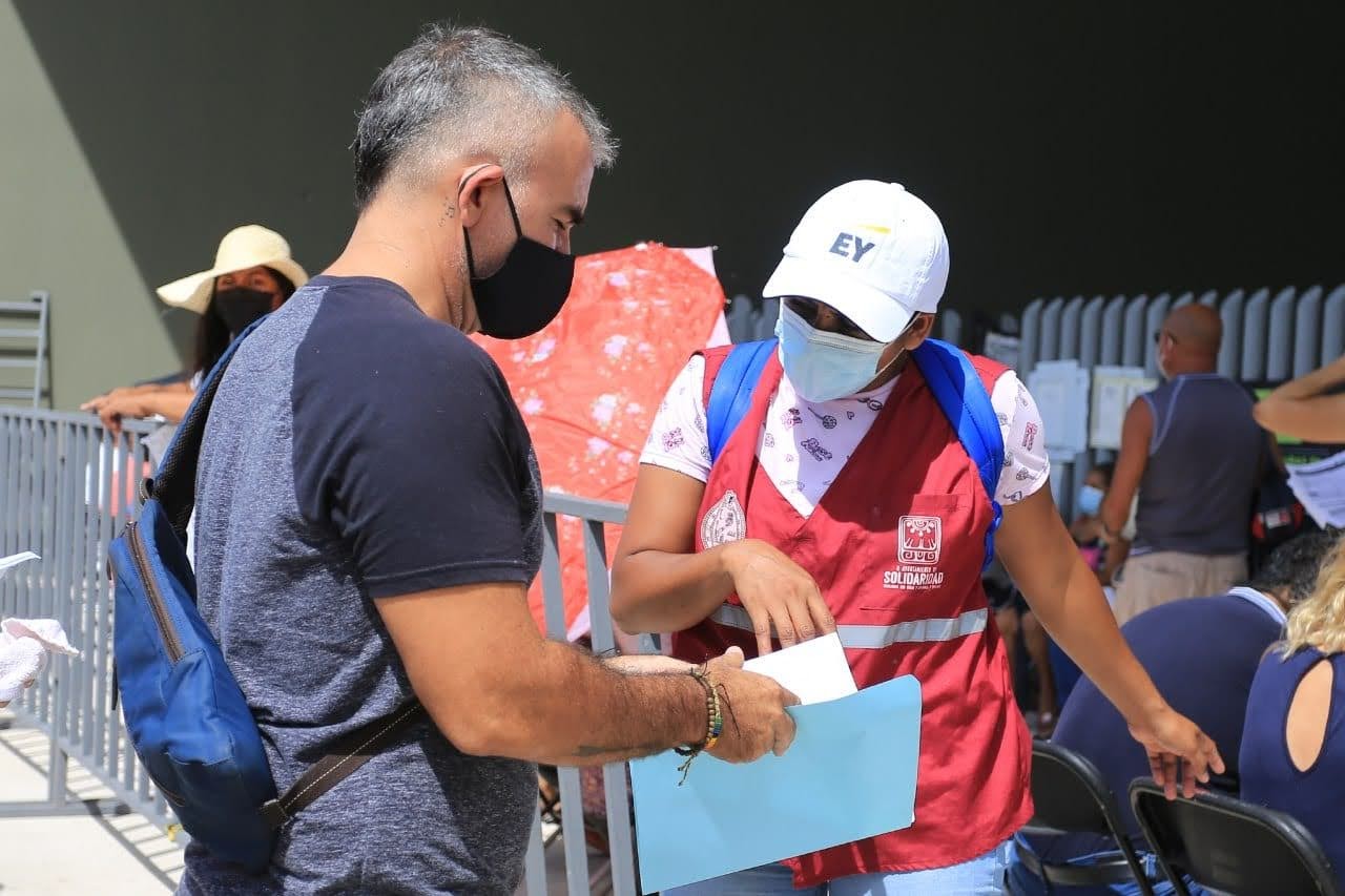 Arranca primer día de vacunación a adultos de 40 años en Solidaridad