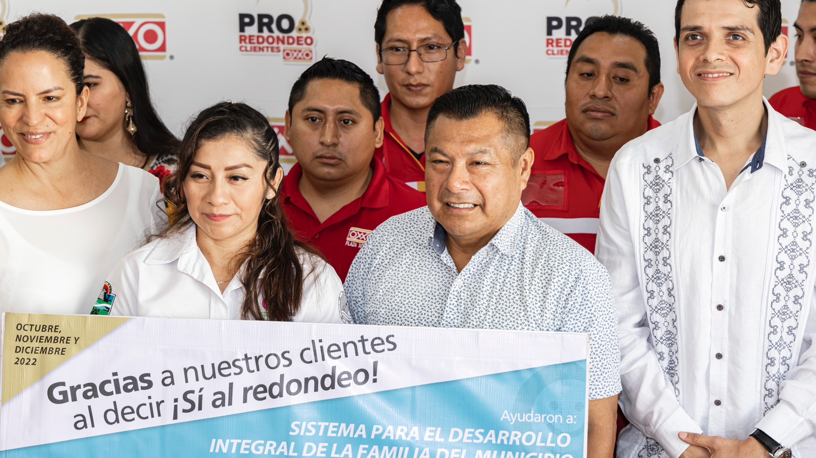 Recibe DIF-Tulum donativo recaudado por tiendas Oxxo