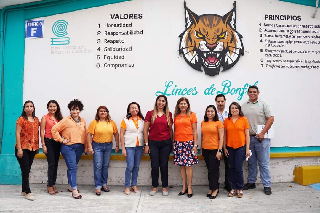 MARYBEL VILLEGAS VISITA A ESTUDIANTES DEL COLEGIO DE BACHILLERES EN ALFREDO V. BONFIL