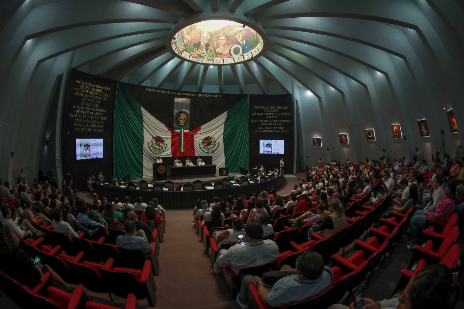 Se expresan mujeres quintanarroenses en la máxima tribuna del Estado