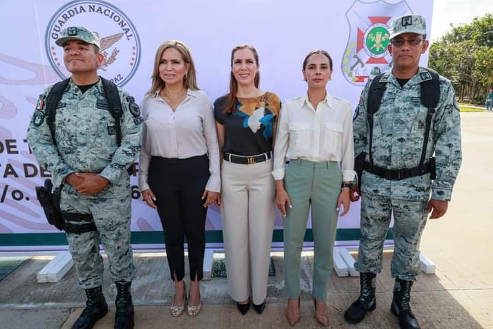Atenea Gómez atestigua la toma de posesión del nuevo comandante del Décimo Batallón de Operaciones Especiales y Coordinador del 46 Batallón de Guardia Nacional