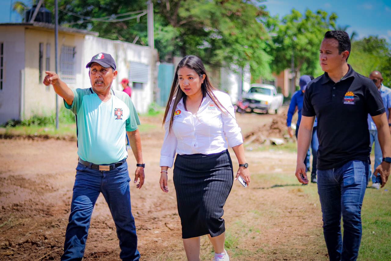 AYUNTAMIENTO DE OPB LIMPIA Y ABRE CALLE CON LA AYUDA DE GOBIERNO DEL ESTADO