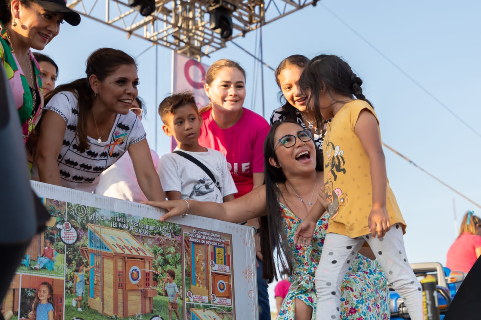 Multitudinario festejo llevó a cabo la tarde de este martes en la unidad deportiva Chan Santa Cruz