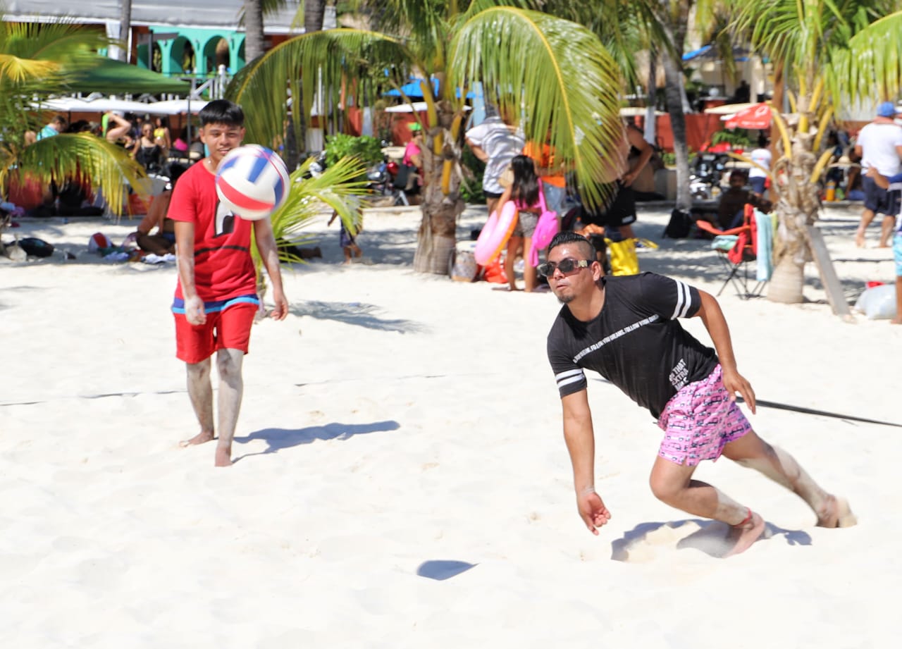Exitoso Torneo de Fútbol y Voleibol relámpago de playa en Isla Mujeres