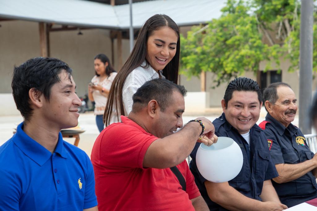 Felipe Carrillo Puerto contará con Bomberos mejor equipados: Mary Hernández