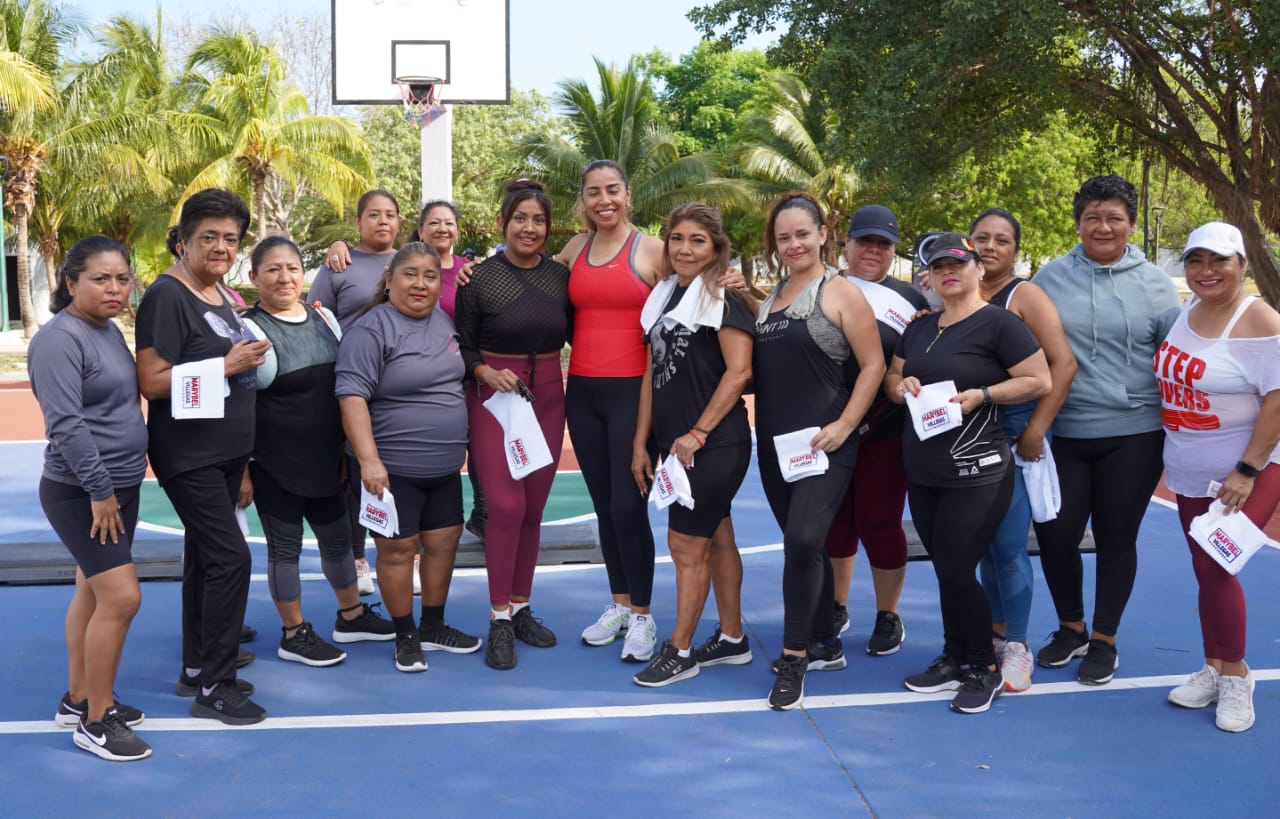 RECIBE MARYBEL VILLEGAS EL CARIÑO DE LOS HABITANTES DE LAS REGIONES 200 y 103