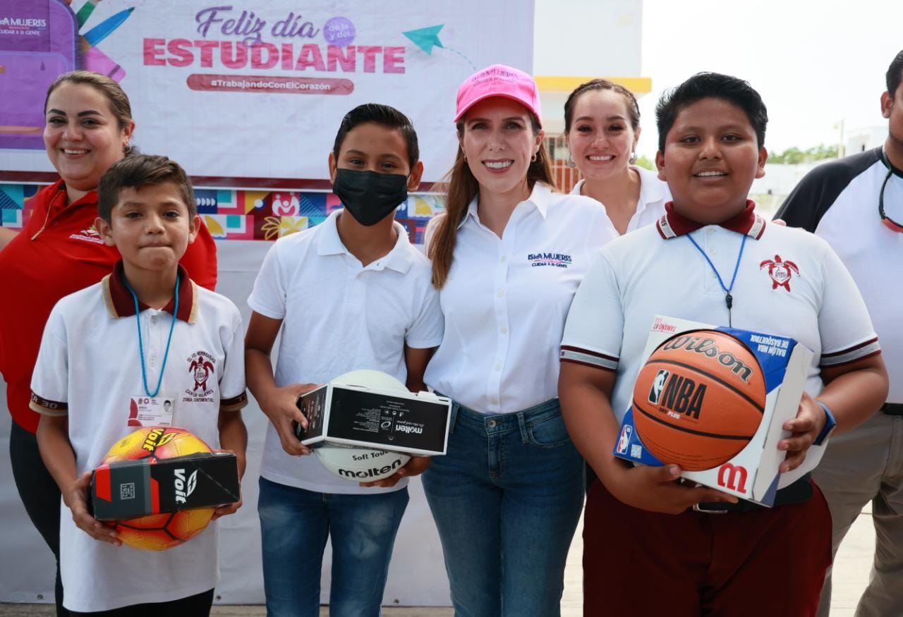 Atenea Gómez fomenta los buenos valores en el Día del Estudiante Técnico