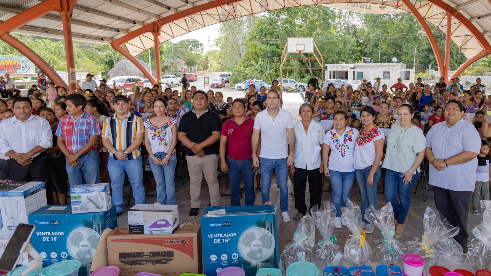 Diego Castañón festeja el día de las madres en la zona maya de Tulum