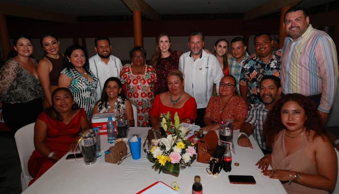 Atenea Gómez reconoce el esfuerzo y dedicación del magisterio de Isla Mujeres