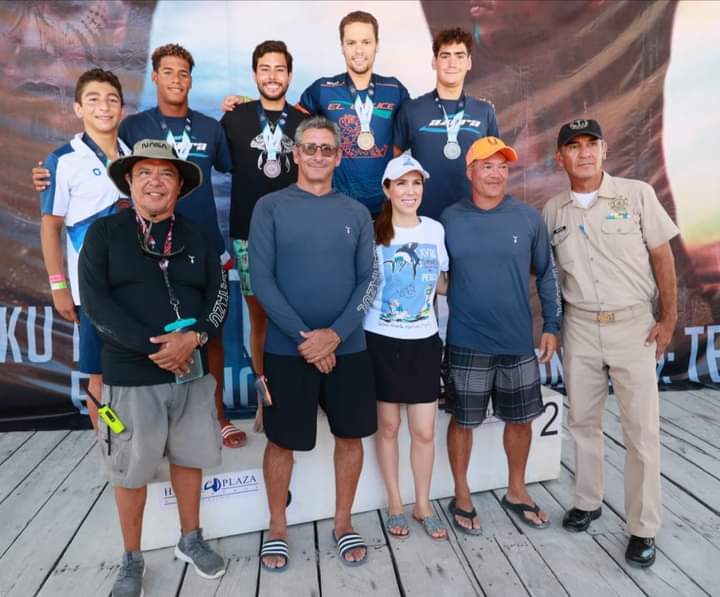 Atenea Gómez premia a los ganadores del Torneo Internacional “El Cruce” Cancún-Isla Mujeres, décima séptima edición