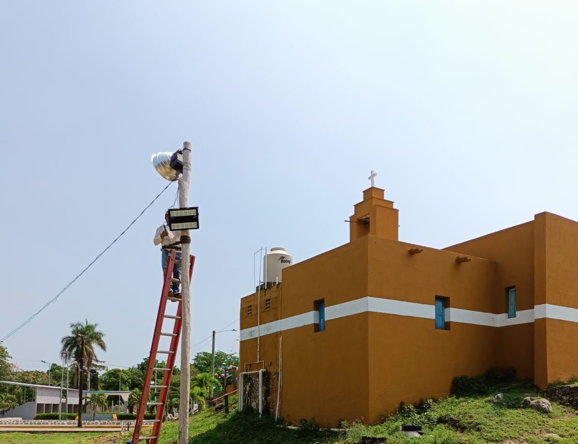 Alumbrado público en Felipe Carrillo Puerto es una prioridad de Mary Hernández