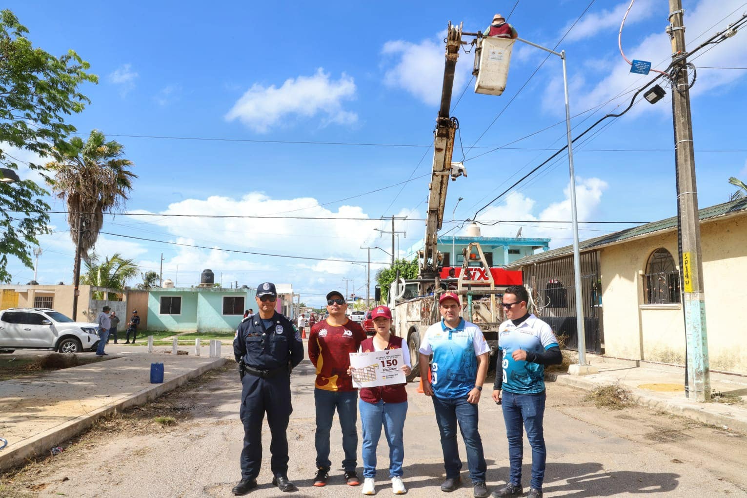 PONE EN MARCHA YENSUNNI MARTÍNEZ ILUMINACIÓN Y BACHEO EN SEIS ETAPAS DE LA COLONIA PROTERRITORIO