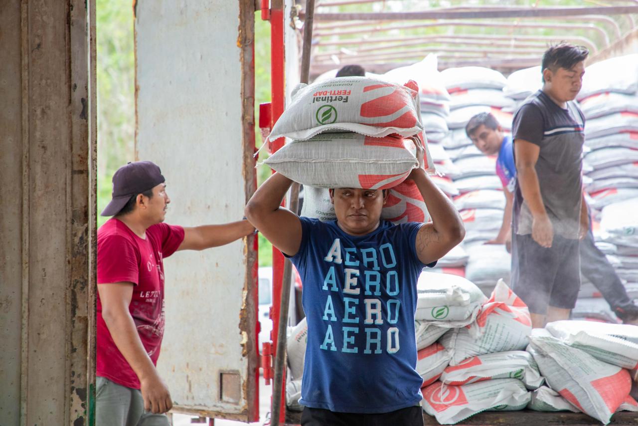 Mary Hernández gestiona programa “Fertilizantes del Bienestar” para productores de Felipe Carrillo Puerto