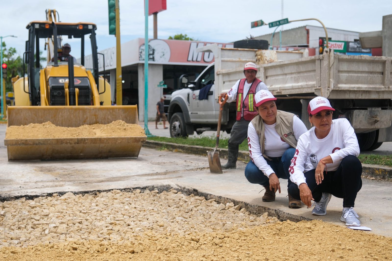 Mara Lezama supervisa trabajos de atención a desfondes en Chetumal