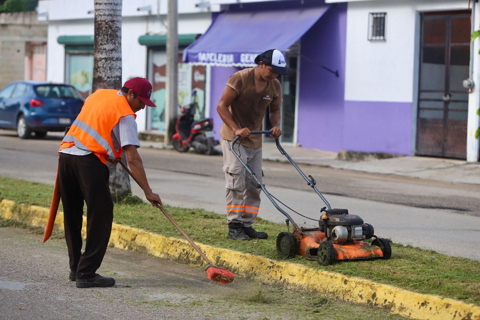 SIN TREGUA A REPORTES: Gobierno de Mary Hernández despeja acceso de basurero y mejora imagen urbana de Felipe Carrillo Puerto