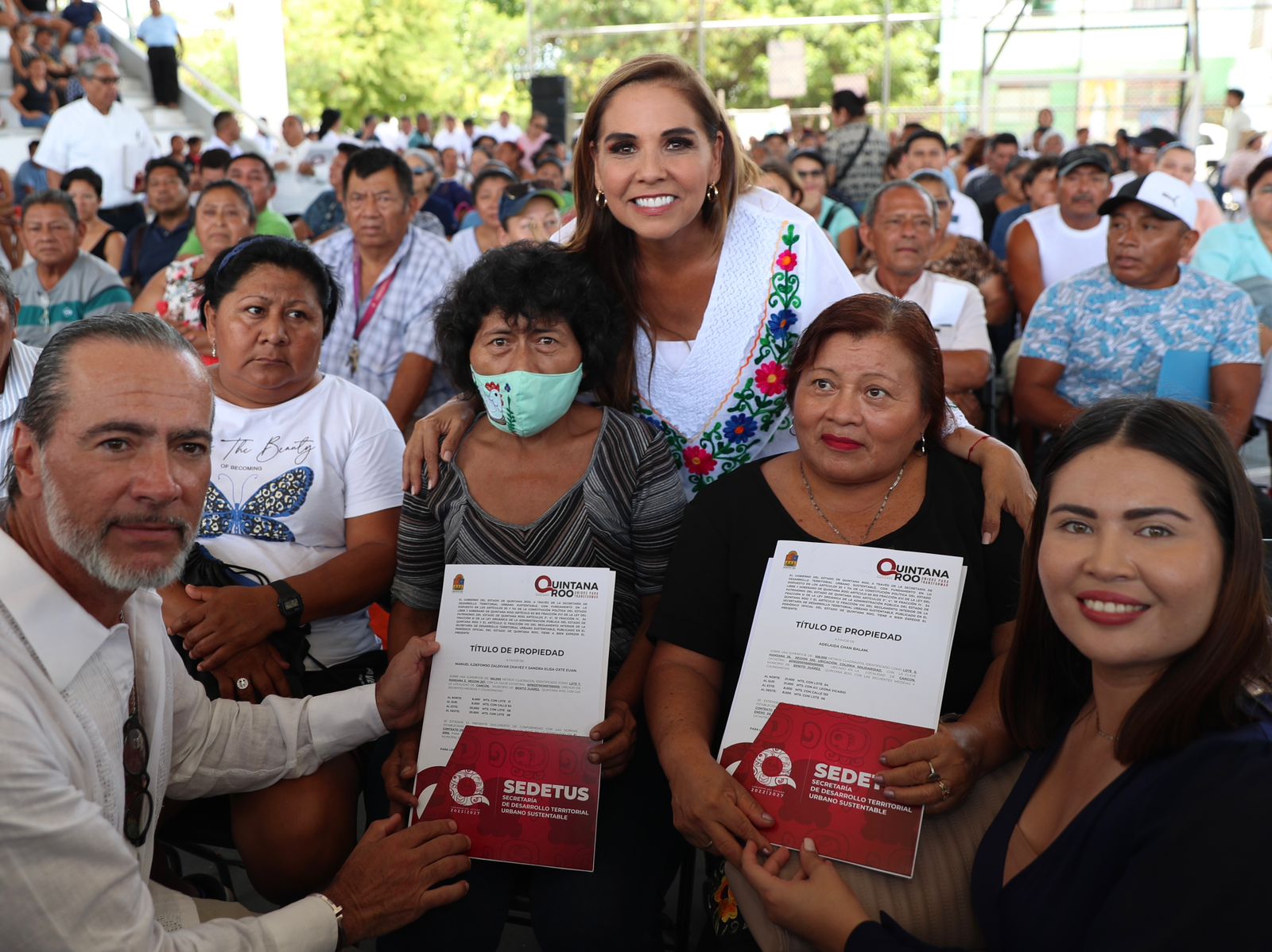 Con entrega de títulos, Mara Lezama da certeza jurídica a familias de Quintana Roo