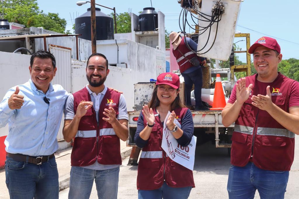 REGRESA YENSUNNI MARTÍNEZ A INSTALAR LUMINARIAS LED NUEVAS A FRACCIONAMIENTO CENTENARIO