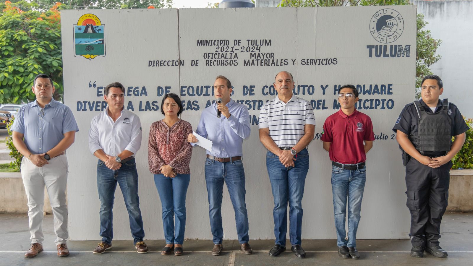 Diego Castañón entrega nuevos equipos para mejorar trámites y servicios en el Ayuntamiento de Tulum