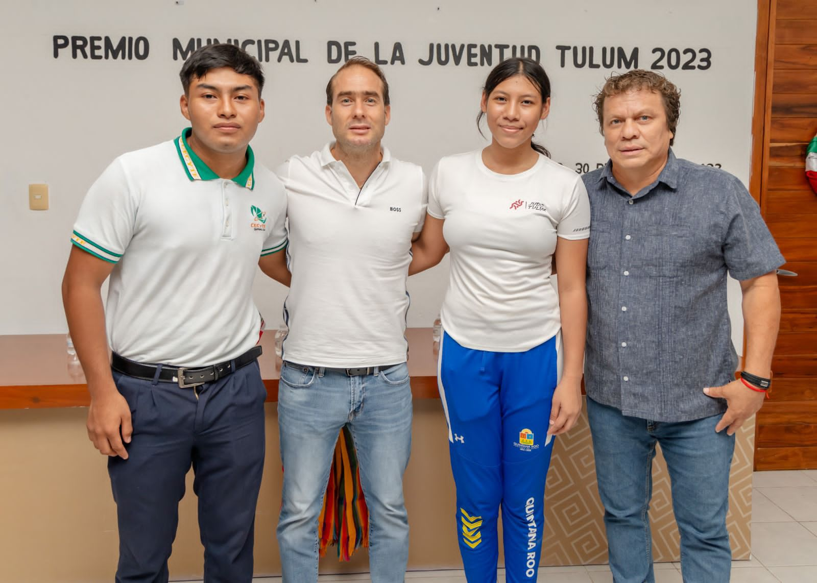 Diego Castañón entrega premios de la Juventud Tulum 2023