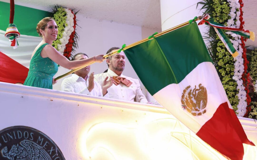 Atenea Gómez Ricalde celebra con las familias isleñas el Grito de Independencia