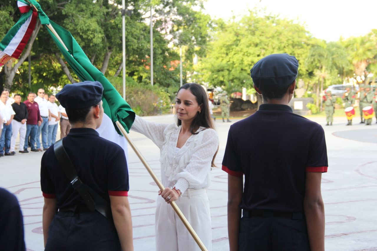 ENCABEZA ANA PATY PERALTA INICIO DE FIESTAS PATRIAS 2023