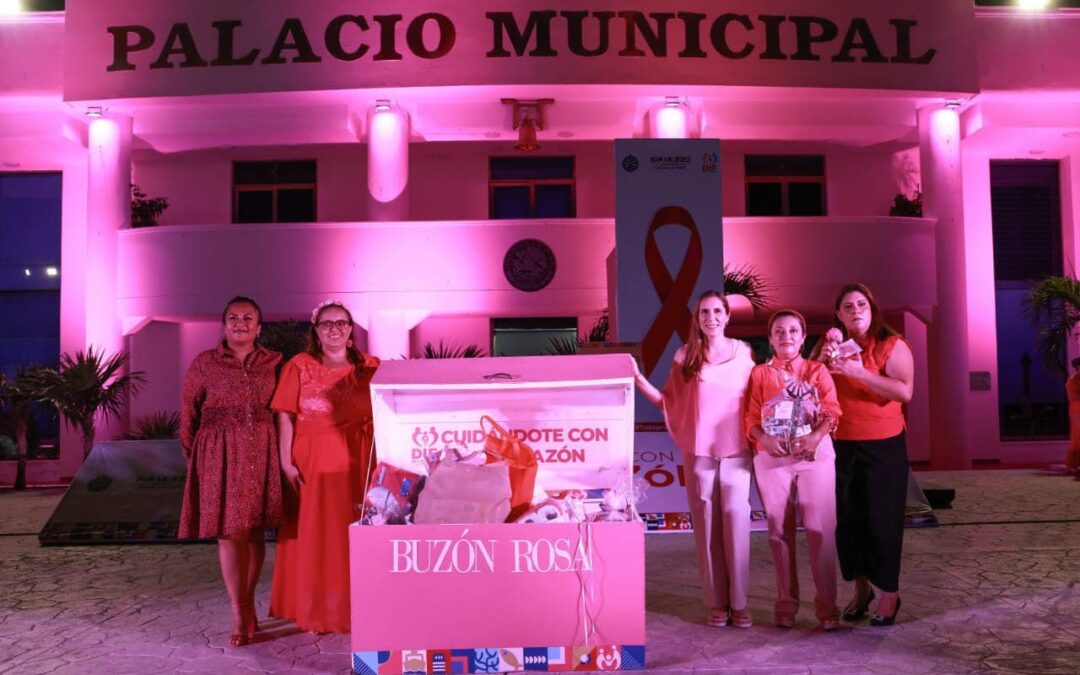 Con el Encendido de Luces Rosa en la explanada municipal de la ínsula, arrancó la campaña contra el Cáncer de Mama “Cuidándote con el Corazón”, en Isla Mujeres.
