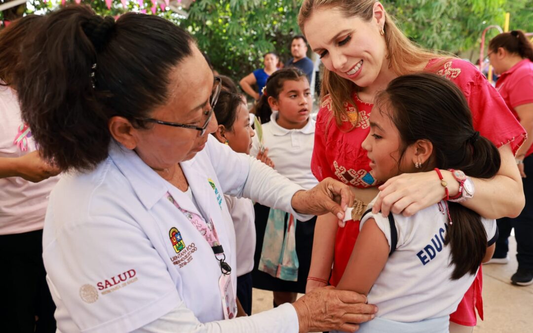 Atenea Gómez cuida la salud de las niñas a través de la jornada de vacunación contra el VPH