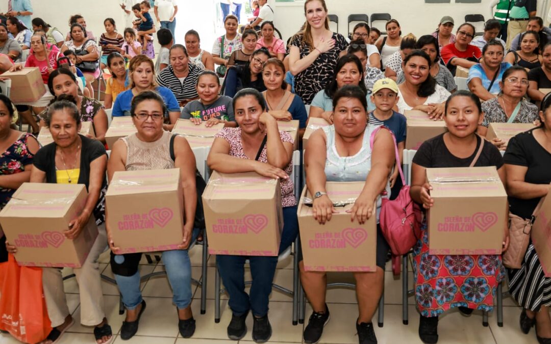Gobierno Municipal impulsa entrega de apoyo alimentario a mujeres de Isla Mujeres a través del Programa ”Isleña de Corazón”