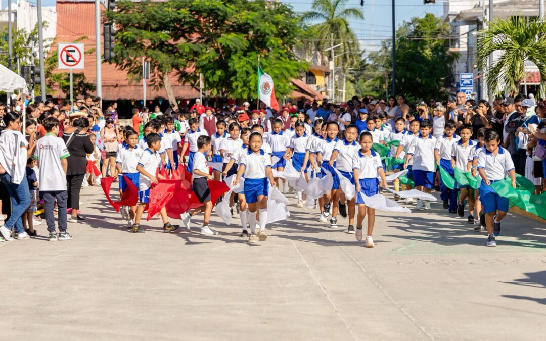 Diego Castañón preside desfile cívico deportivo del 113 aniversario de la Revolución Mexicana