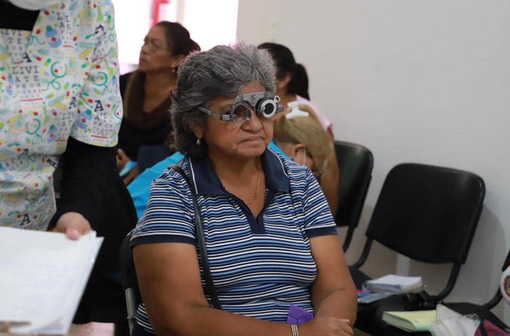 Atenea Gómez Ricalde impulsa programas de Salud Visual en Isla Mujeres