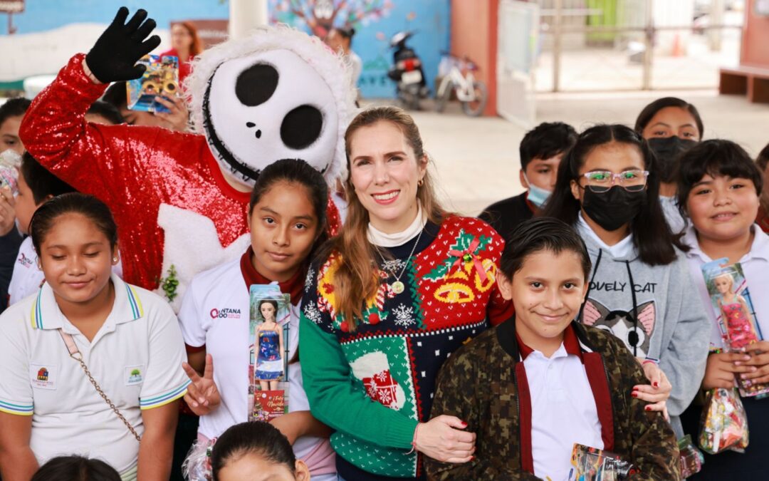 Atenea Gómez Ricalde lleva alegría a las niñas y niños de la Zona Continental