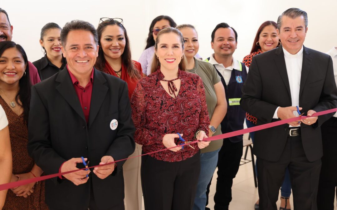 Atenea Gómez asiste a la inauguración de las nuevas aulas de la Universidad Sacro Cuore de Isla Mujeres
