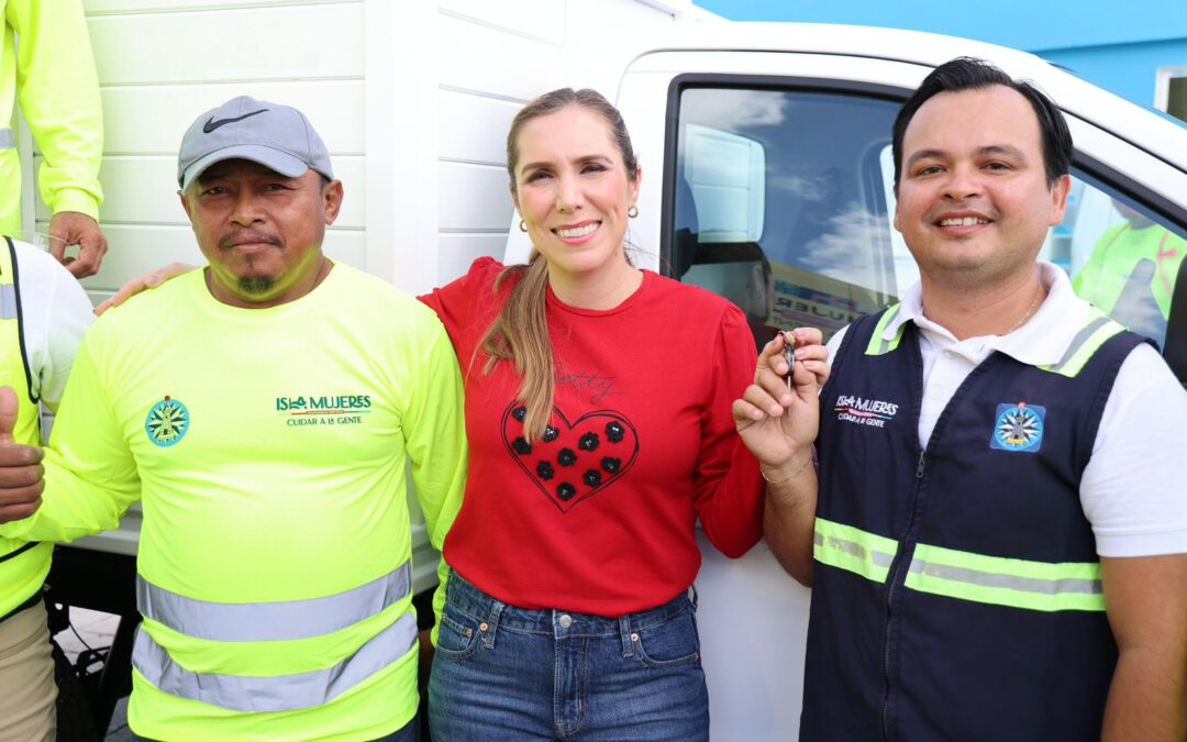 Gobierno de Isla Mujeres dignifica la labor del personal con entrega de vehículos y uniformes a las áreas operativas y administrativas