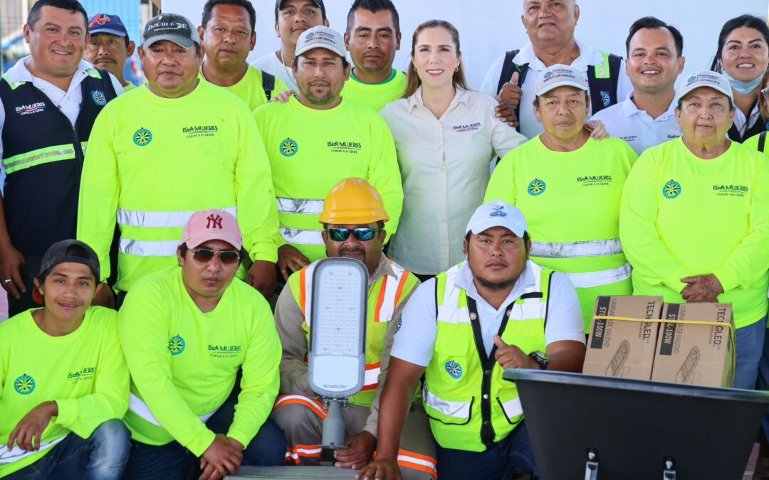 Gobierno de Isla Mujeres fortalece la Dirección de Servicios Públicos con la entrega de equipamiento y herramientas de trabajo