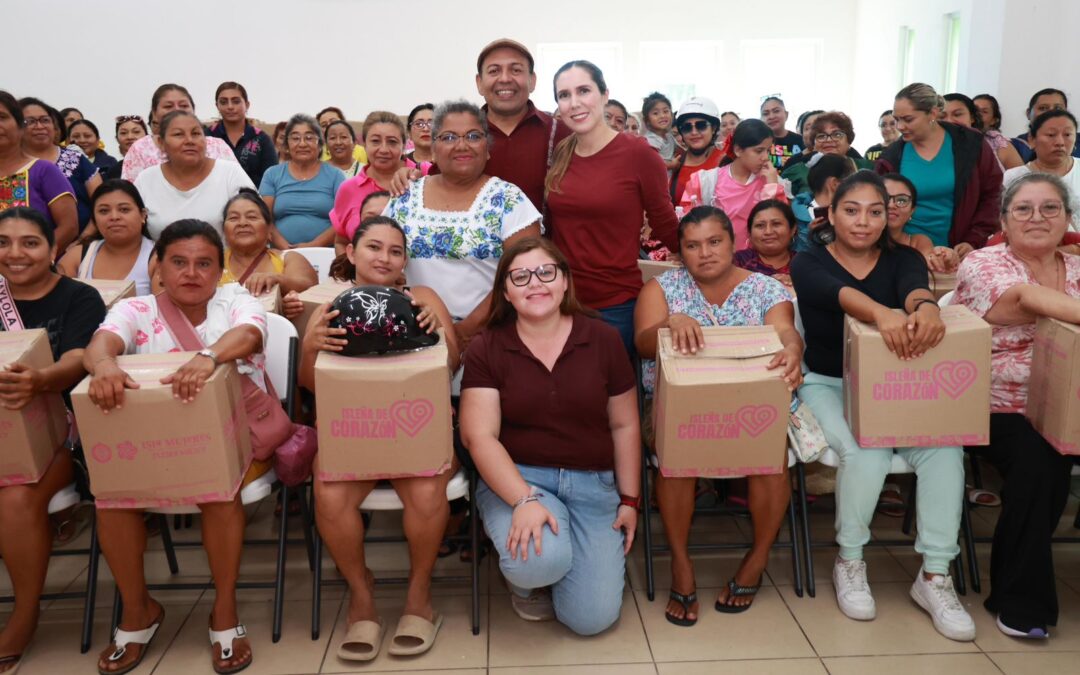 Atenea Gómez Ricalde entrega apoyos del Programa ‘Isleña de Corazón’