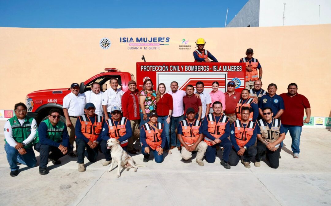 Atenea Gómez Ricalde fortalece al Cuerpo de Bomberos con entrega de nueva unidad de rescate