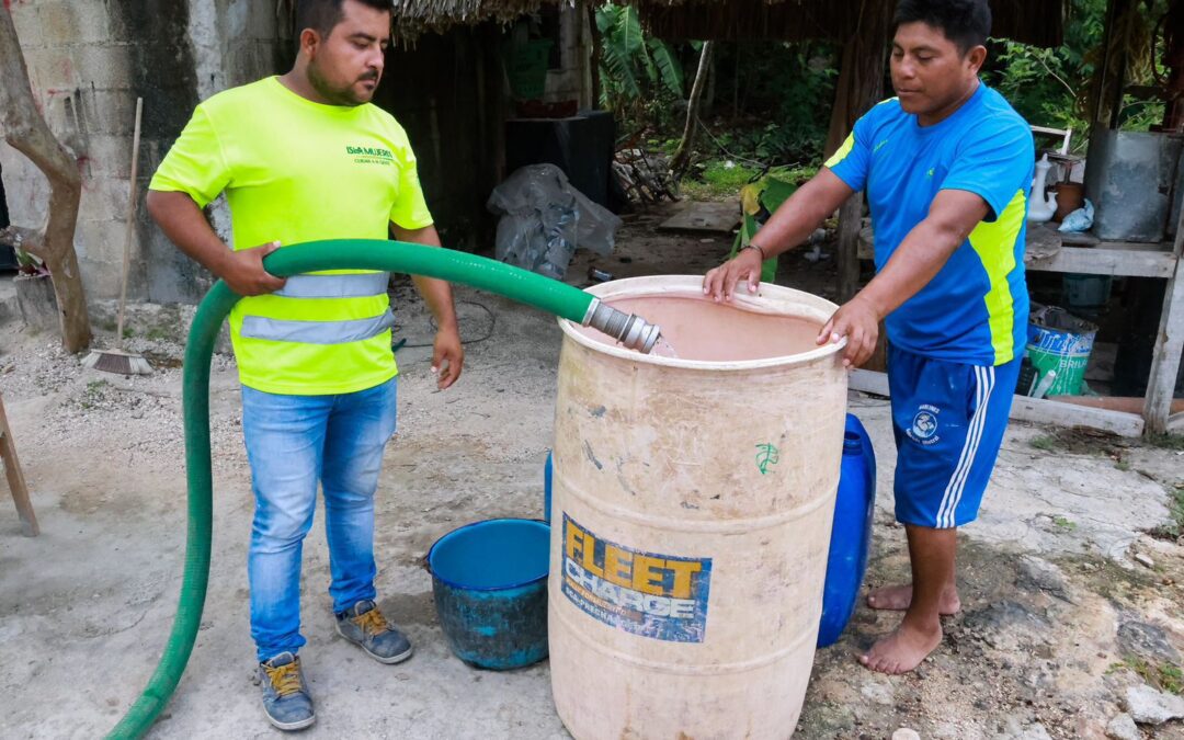 Continúa con éxito el programa social “Agua para Ti” en la Zona Continental de Isla Mujeres