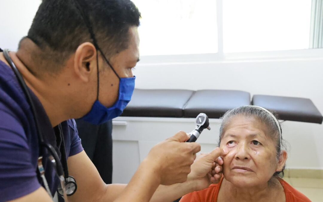 Brindan atención médica gratuita en los centros comunitarios