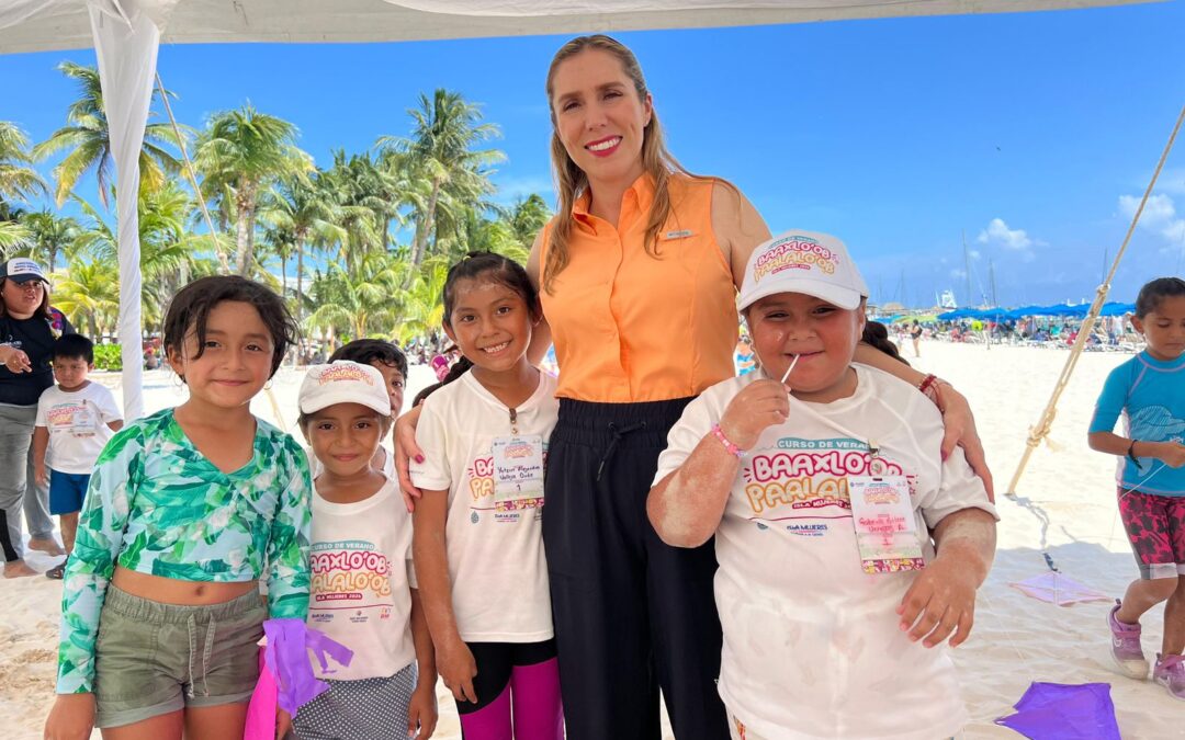 Niñas y niños del curso de verano Baaxlo’ob Paalalo’ob disfrutan de la belleza de las playas de Isla Mujeres