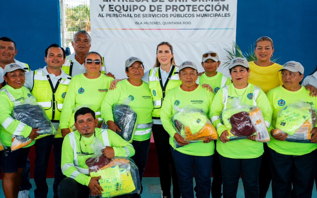 Atenea Gómez Ricalde continúa dignificando al personal de Servicios Públicos con entrega de uniformes