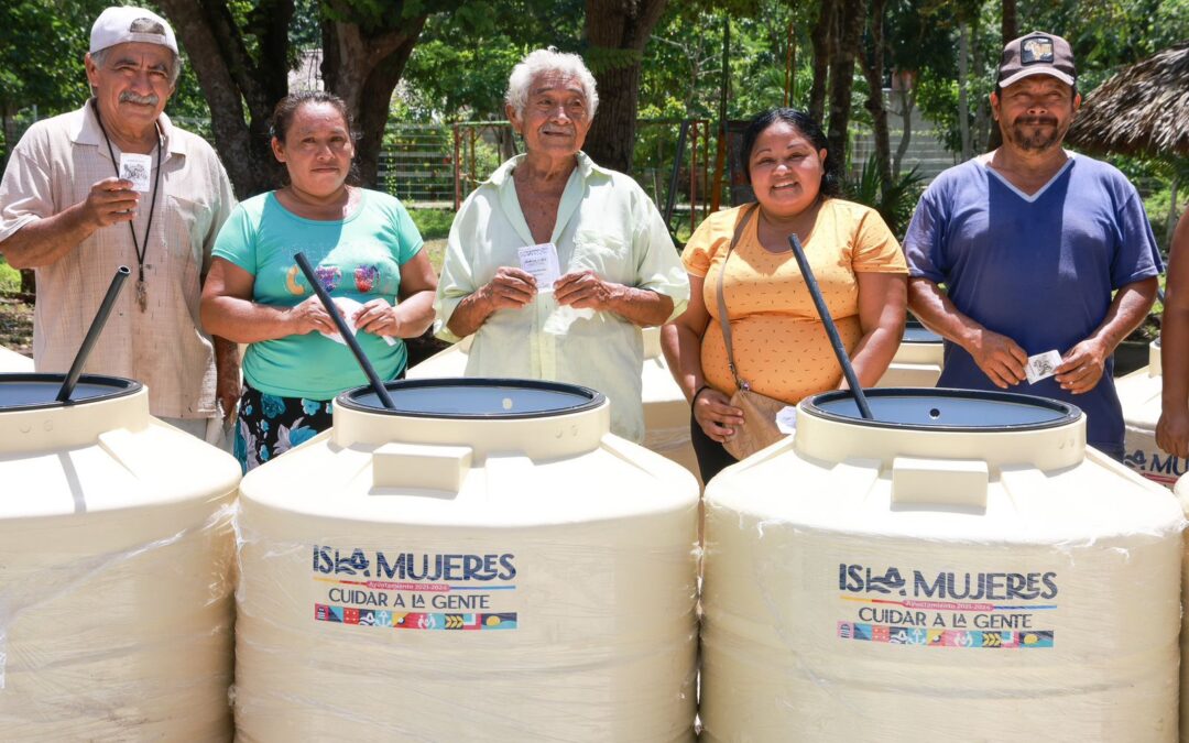 Gobierno de Atenea Gómez entrega cerca de 300 apoyos en la comunidad de Francisco May