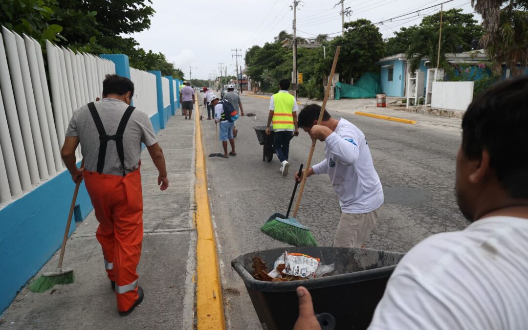 Realizan jornada masiva de limpieza y descacharrización en Isla Mujeres