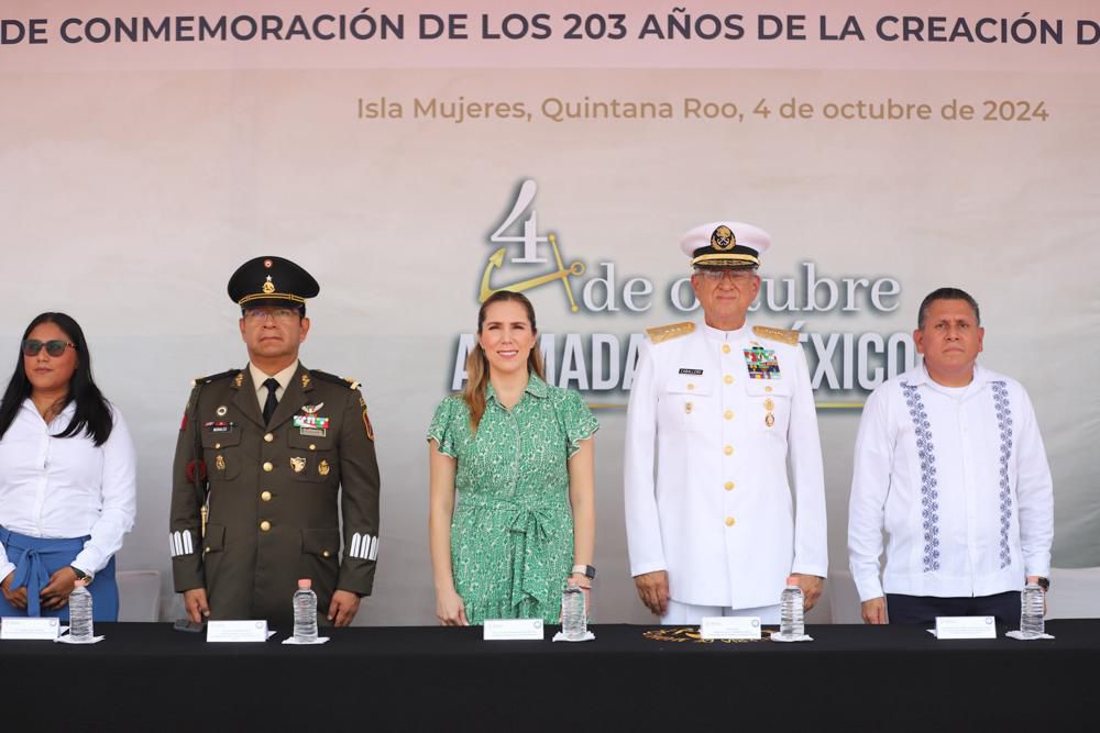 Atenea Gómez Ricalde asiste a la ceremonia conmemorativa por el 203 Aniversario de la Creación de la Armada de México