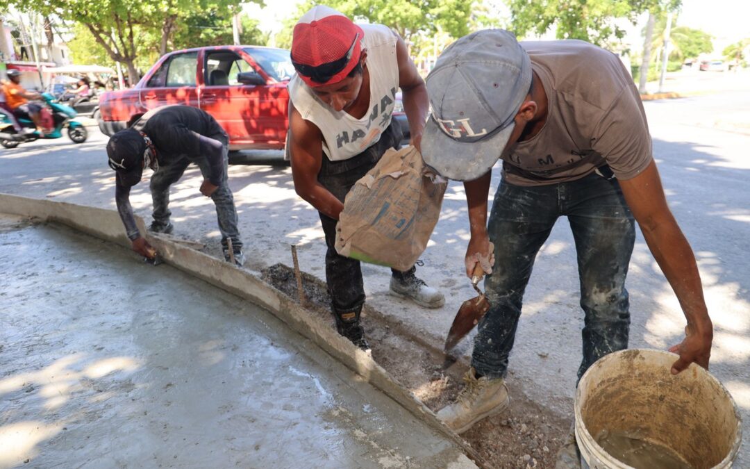 Gobierno Municipal arranca obra para reconstruir guarniciones y banquetas en Isla Mujeres